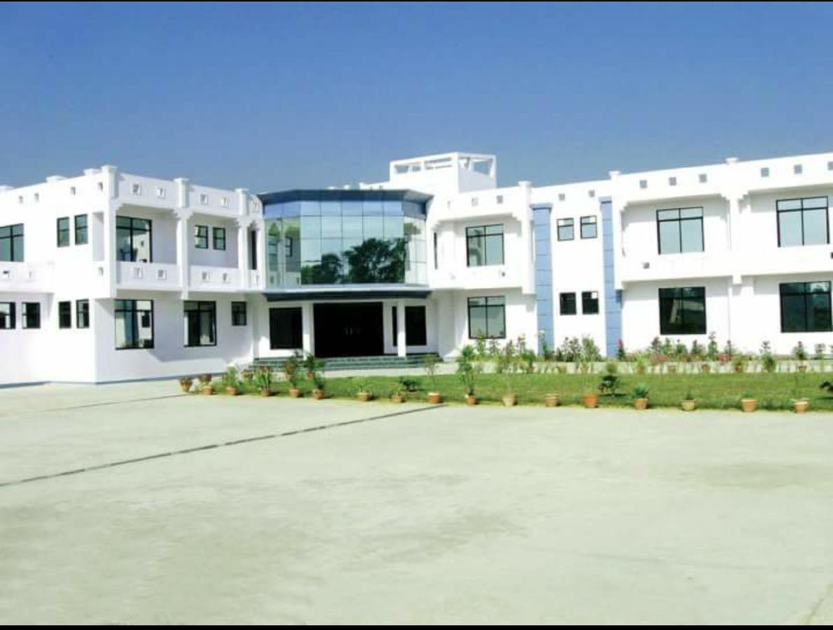 Kitchen Hut Hotel Nepalgunj Экстерьер фото