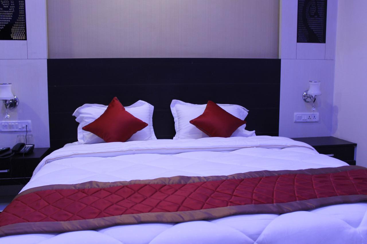 Kitchen Hut Hotel Nepalgunj Экстерьер фото